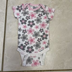 973. Gerber Body Suit Size 0-3 Months (10 FOR $10)